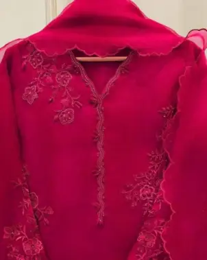 Aghanoor Inspired Premium Embroidery Collection – Luxury Magenta Magenta Pink 3-Piece Festive Suit with Cutwork Organza Dupatta